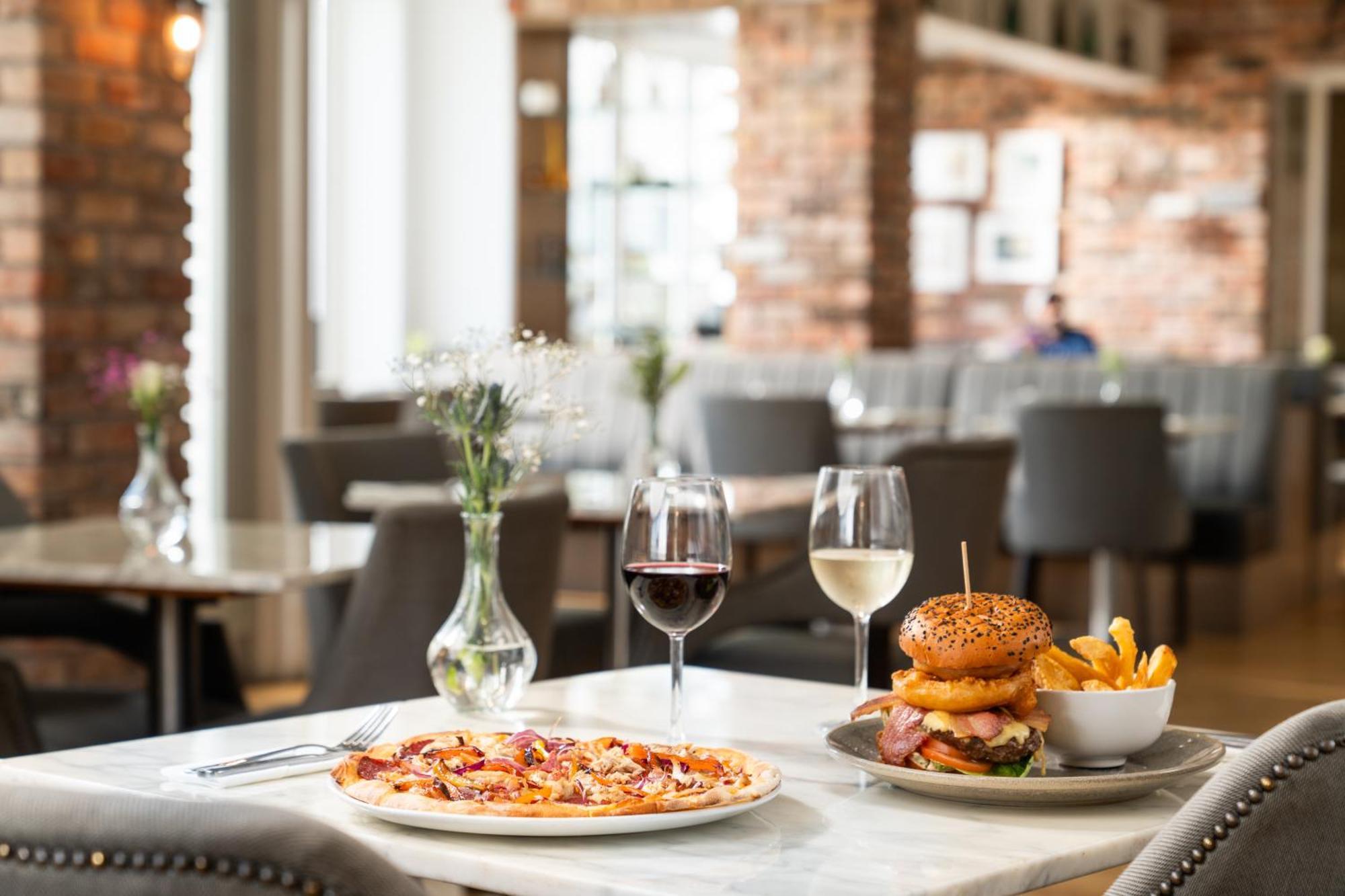 Ivanhoe Inn And Hotel 벨파스트 외부 사진